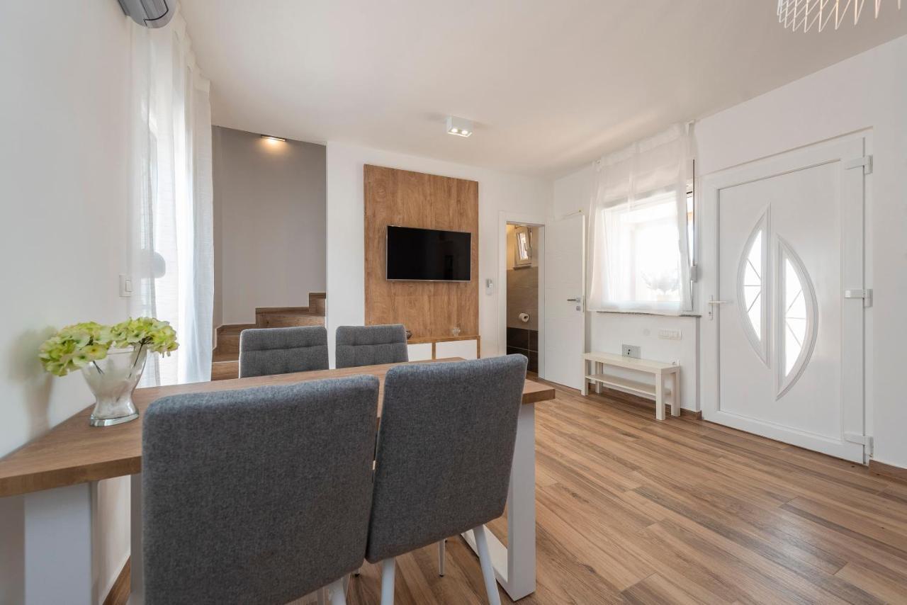 Luxury Apartments - La Vir 1 & 2 Εξωτερικό φωτογραφία